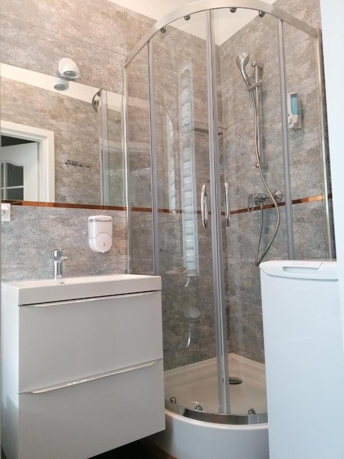 Hostel Tulip - Pokoj 5 Ze Wspolna Lazienka I Kuchnia Szczecin Ngoại thất bức ảnh
