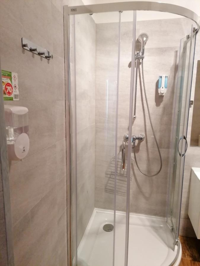 Hostel Tulip - Pokoj 5 Ze Wspolna Lazienka I Kuchnia Szczecin Ngoại thất bức ảnh