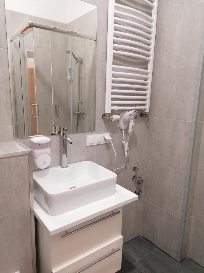 Hostel Tulip - Pokoj 5 Ze Wspolna Lazienka I Kuchnia Szczecin Ngoại thất bức ảnh