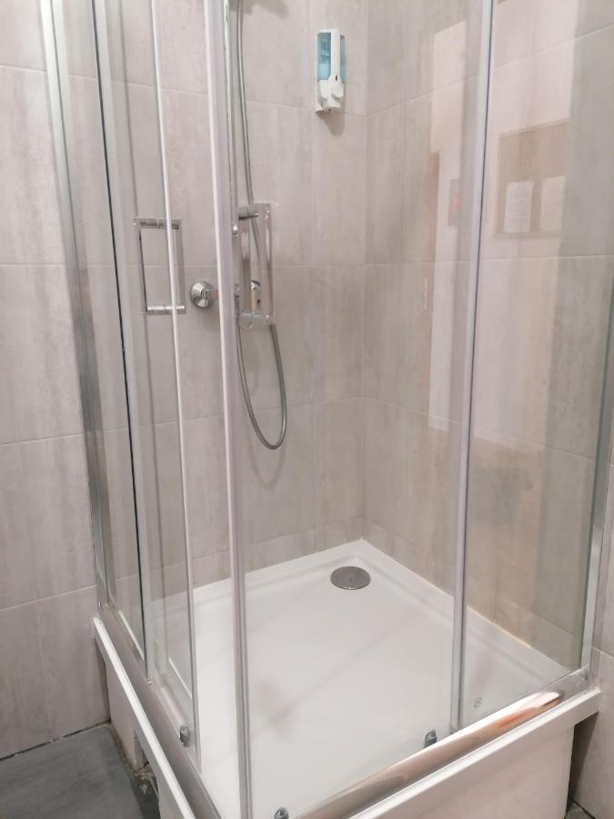 Hostel Tulip - Pokoj 5 Ze Wspolna Lazienka I Kuchnia Szczecin Ngoại thất bức ảnh